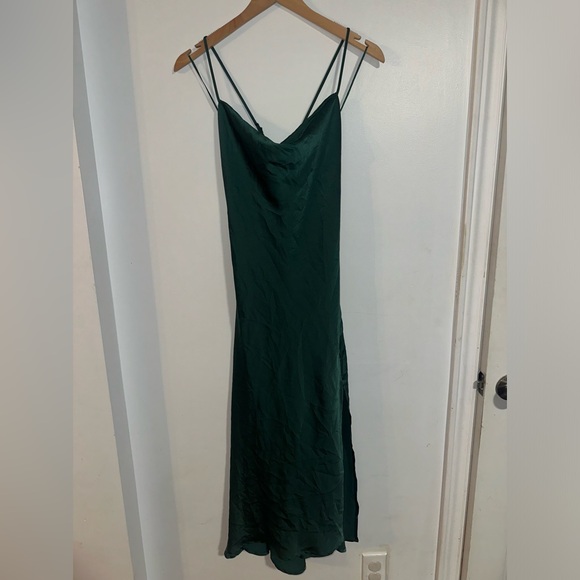 ✨HOST PICK✨NWT Revolve Gaia Dress by ASTR the Label in GREEN - Picture 4 of 14